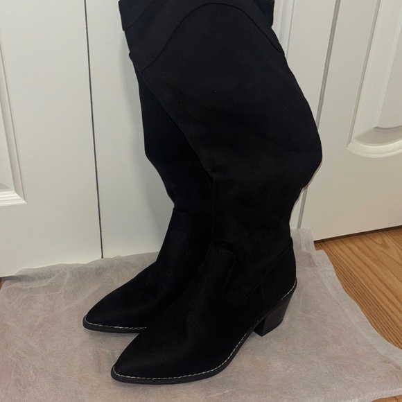 Elegant Black Women's Boots - Picture 5 of 7